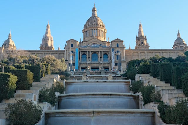 Здание Национального дворца в Барселоне (mnac)